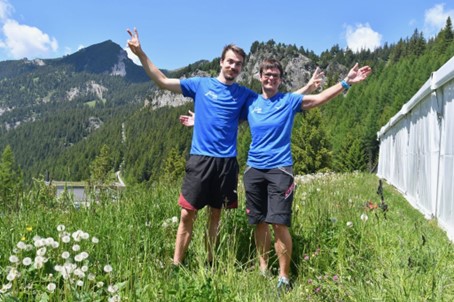 Heidi mit Tobias nach der verdienten Dusche im Finisher-Shirt